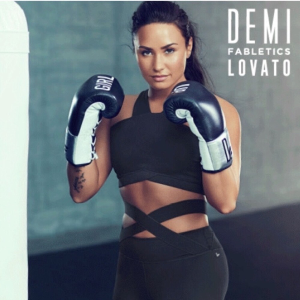 Demi Lovato Fabletics high-waisted leggings!